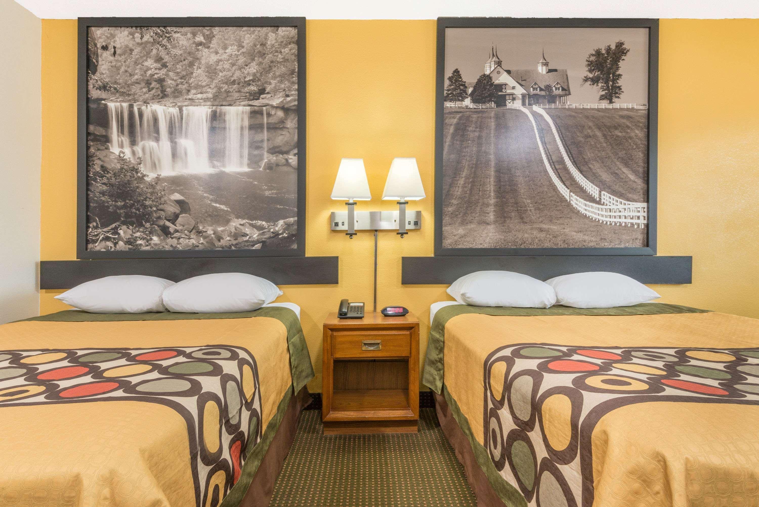 Super 8 By Wyndham Williamsburg Motel Bagian luar foto