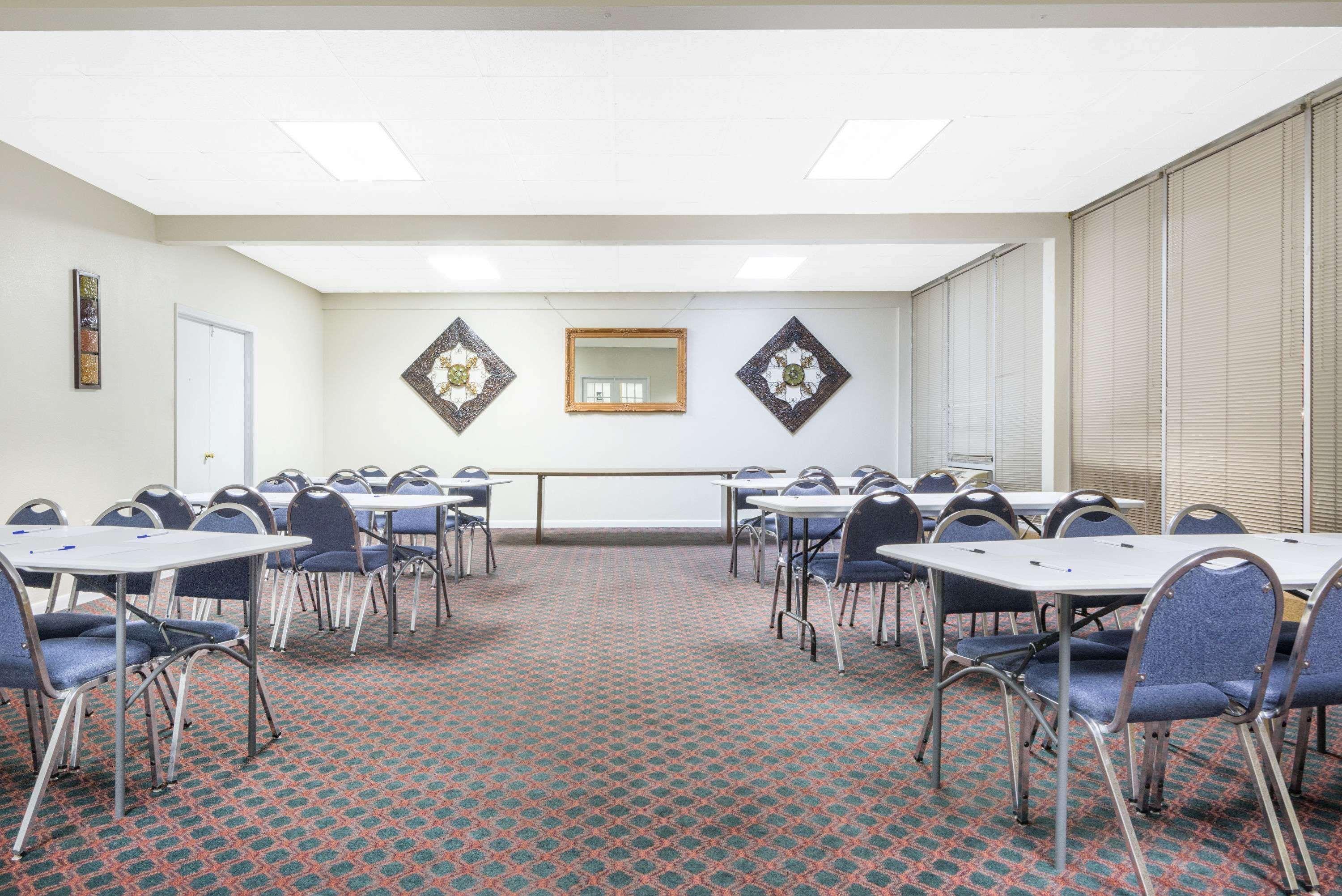 Super 8 By Wyndham Williamsburg Motel Bagian luar foto